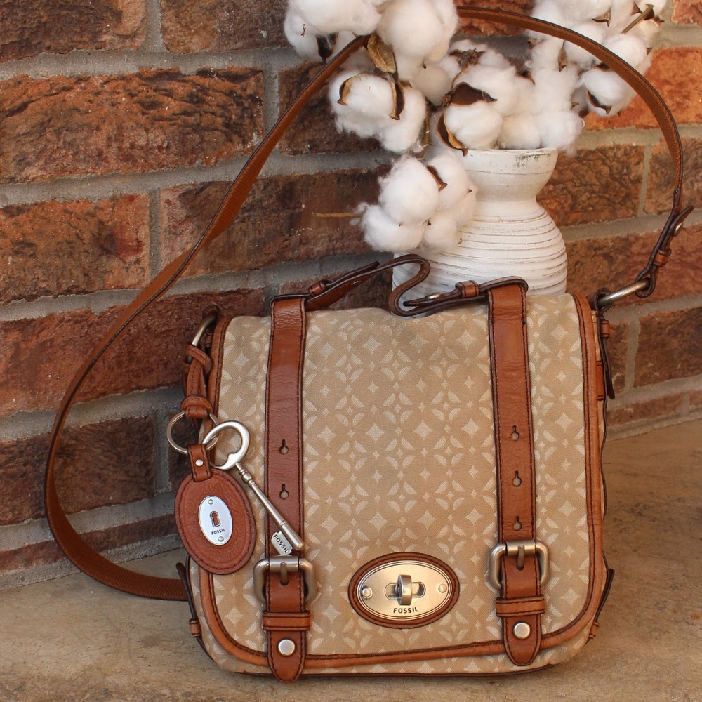 FOSSIL Maddox Turnlock Crossbody!